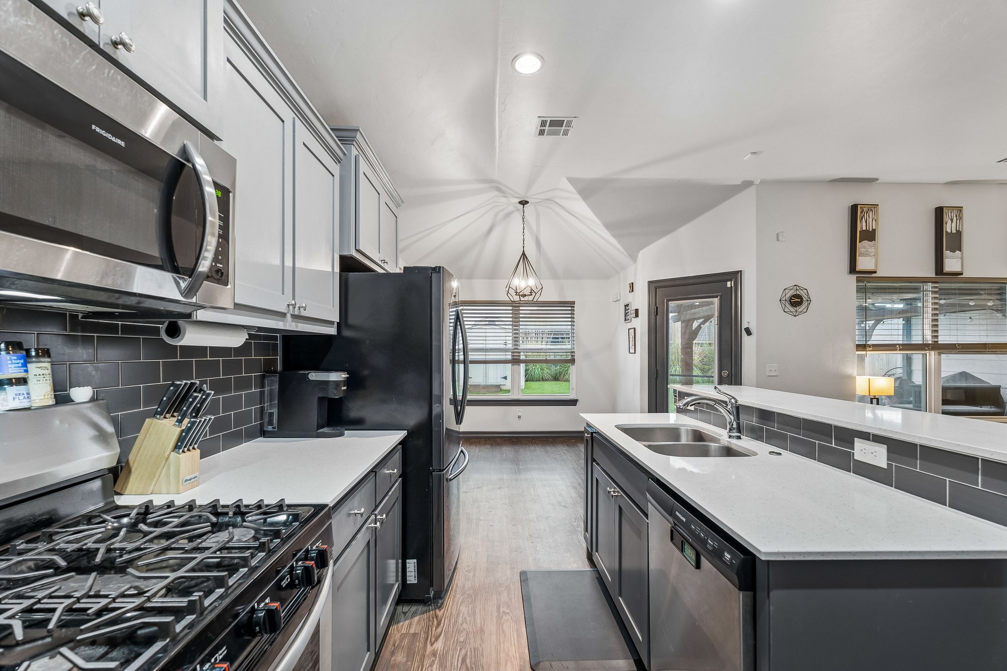 9409 NW 87th Pl_013 (2).jpg