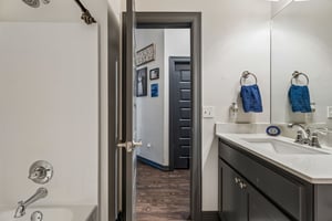 9409 NW 87th Pl_022 (2).jpg