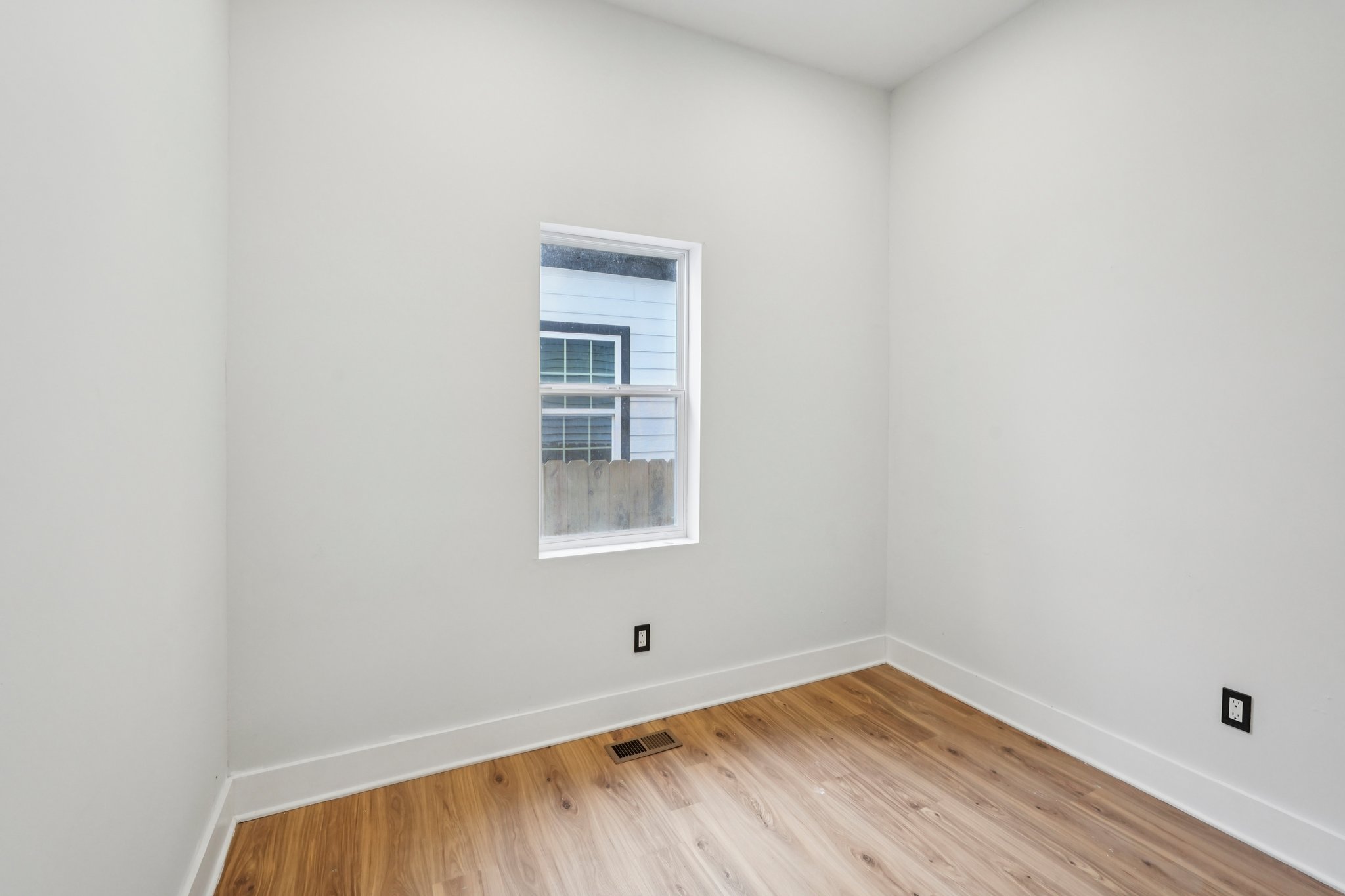 King Ave-S2208-039.jpg