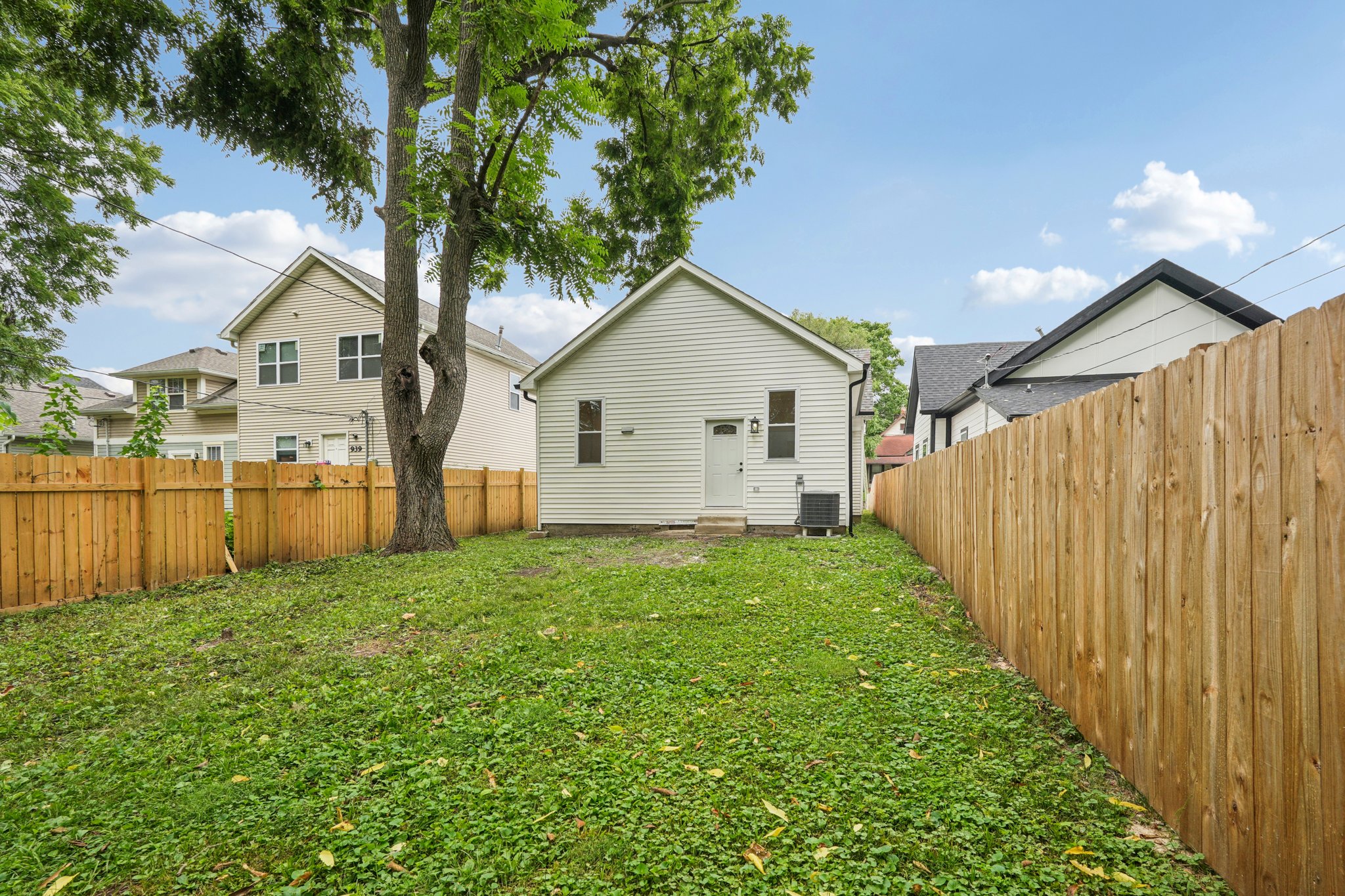 King Ave-S2208-049.jpg