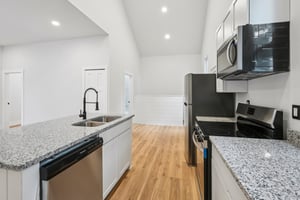 King Ave-S2208-018.jpg