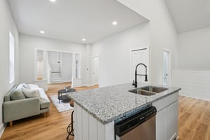 King Ave-S2208-019.jpg