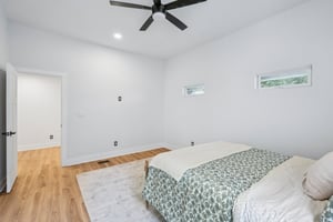 King Ave-S2208-029.jpg