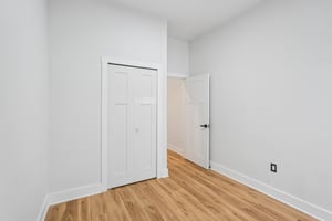 King Ave-S2208-038.jpg