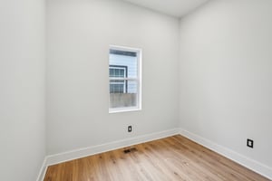 King Ave-S2208-039.jpg
