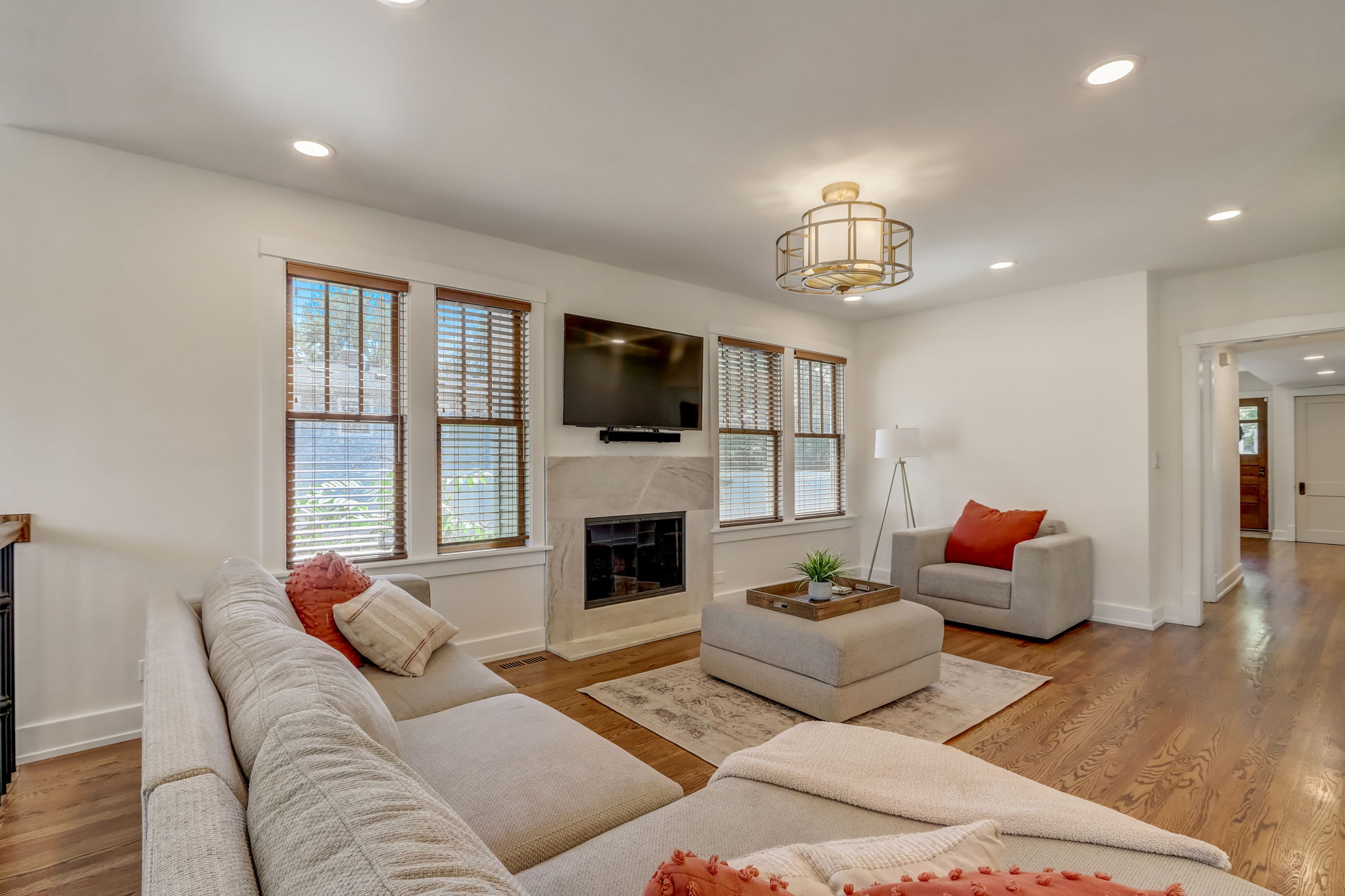 N Dunton Ave-012