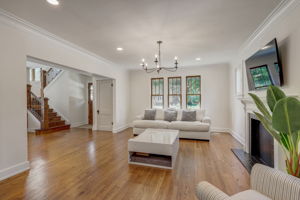 N Dunton Ave-010