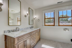N Dunton Ave-033