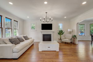 N Dunton Ave-008
