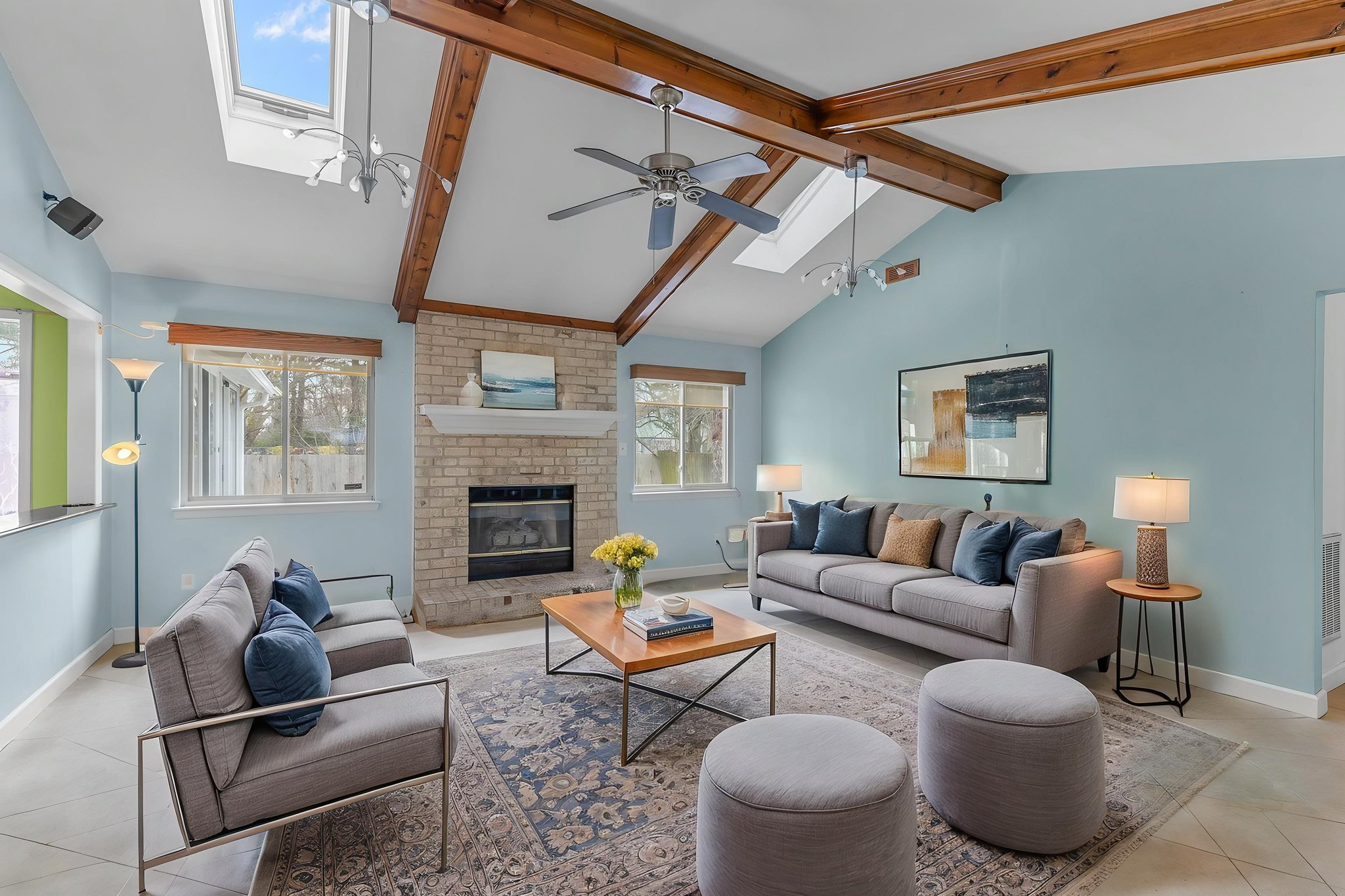 7X2A7221 virtually staged.jpeg