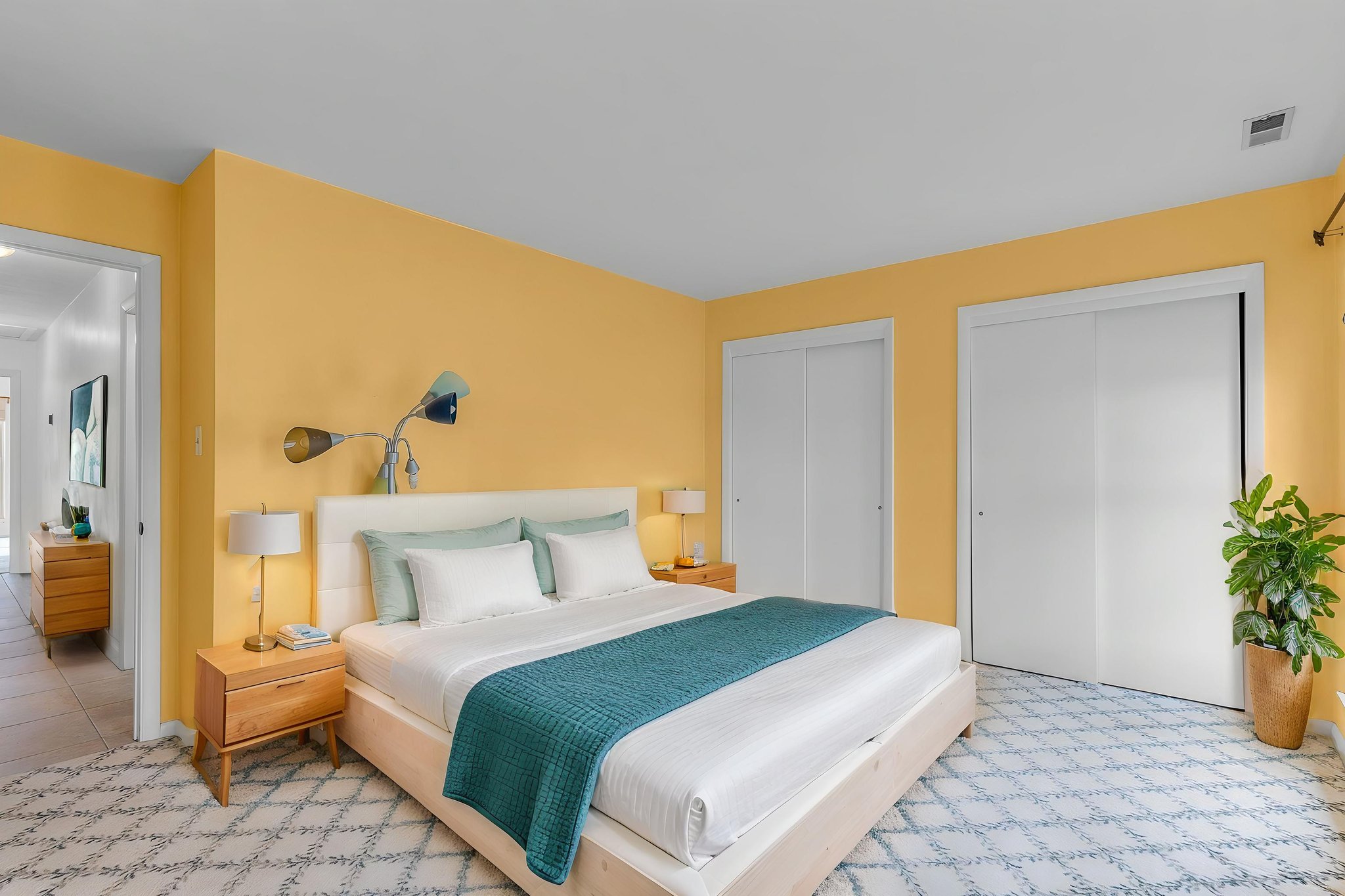 7X2A7361 virtually staged.jpeg