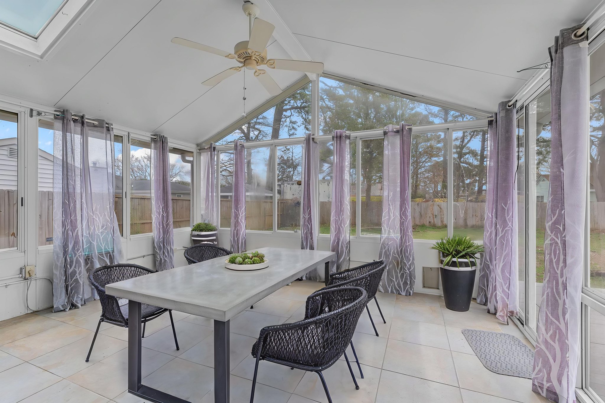 7X2A7371 virtually staged.jpeg