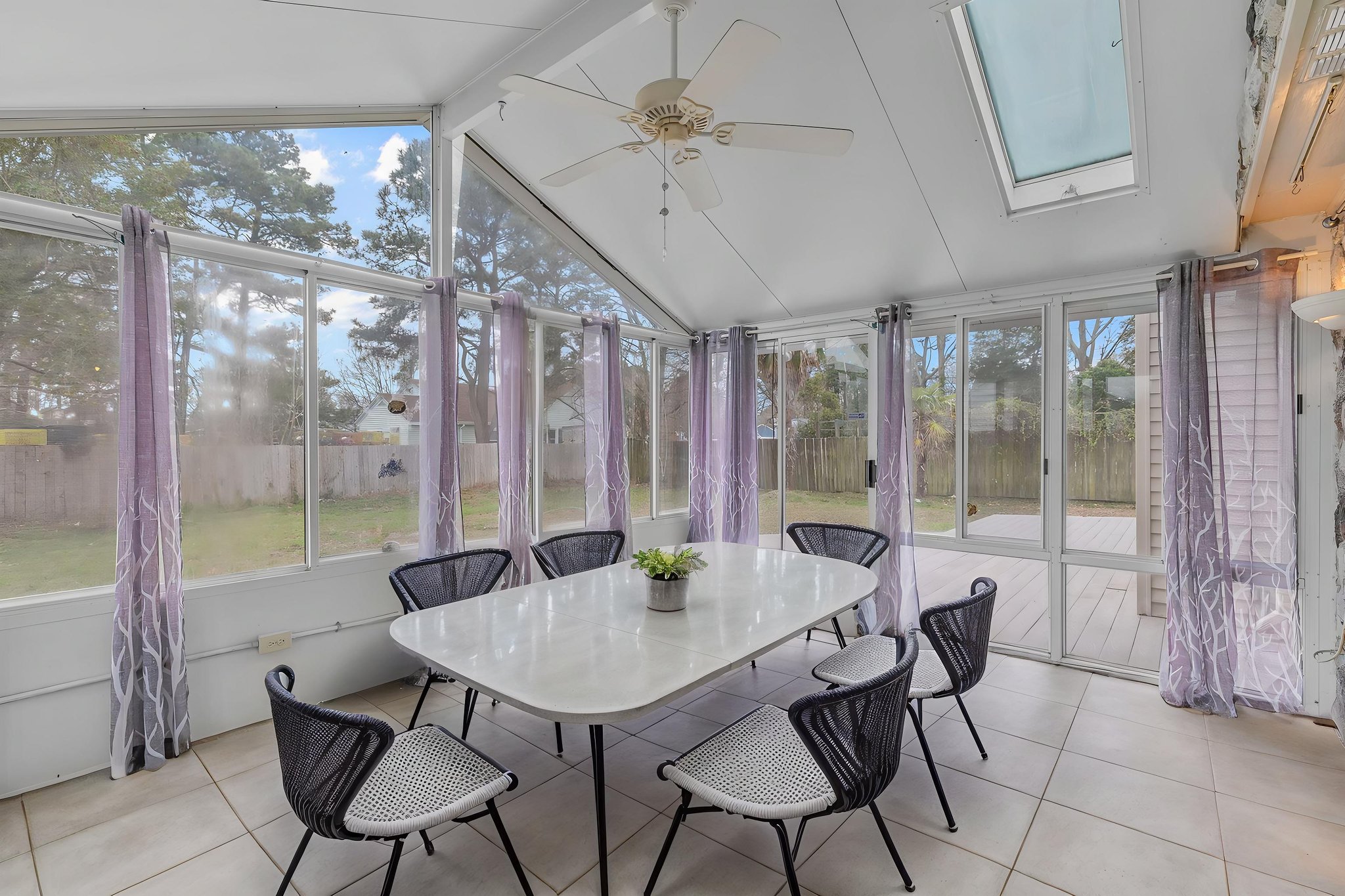 7X2A7376 virtually staged.jpeg