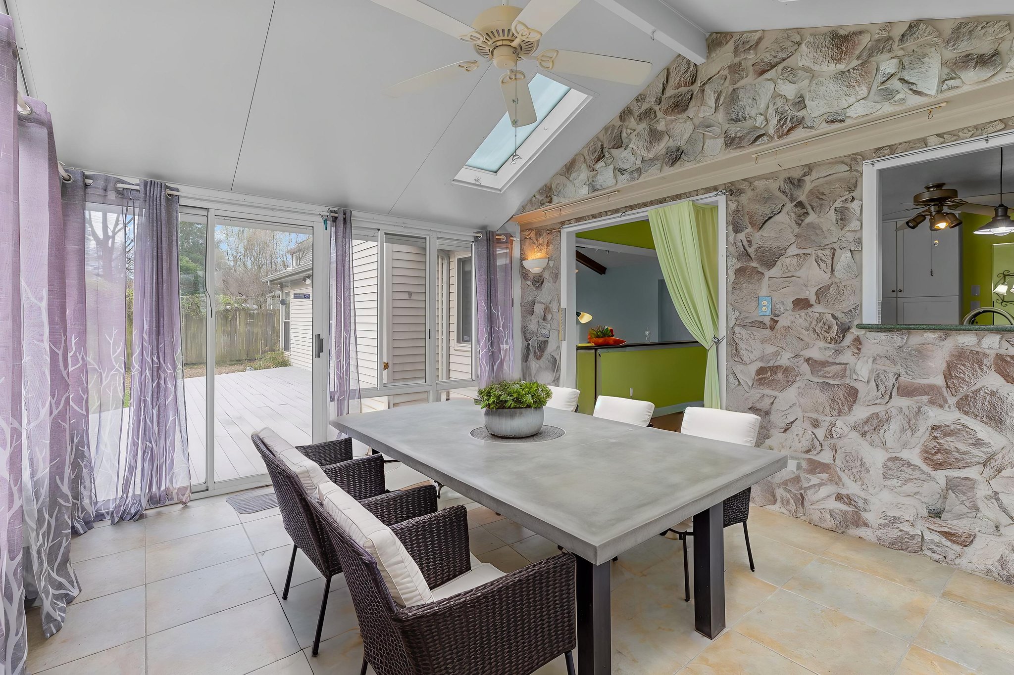 7X2A7386 virtually staged.jpeg