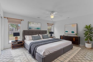 7X2A7296 virtually staged.jpeg