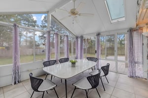 7X2A7376 virtually staged.jpeg