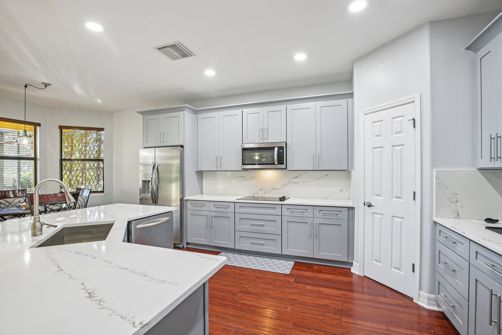 Toulon Blvd-S1312-022.jpg