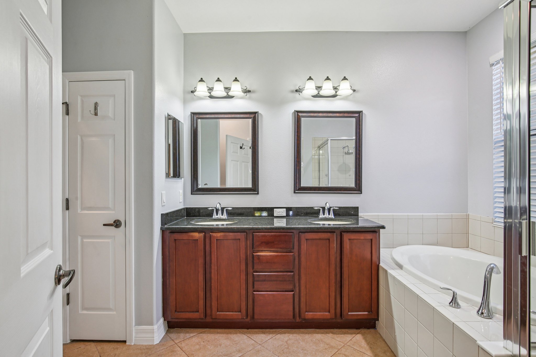 Toulon Blvd-S1312-032.jpg