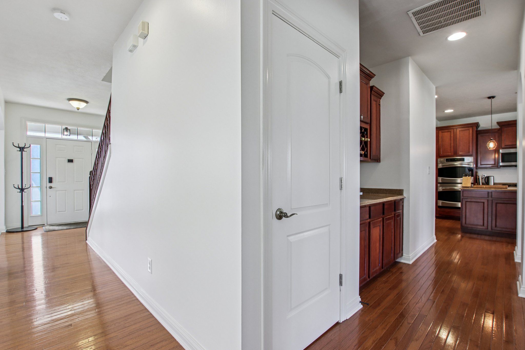 Woodslake Dr-S0704-007.jpg