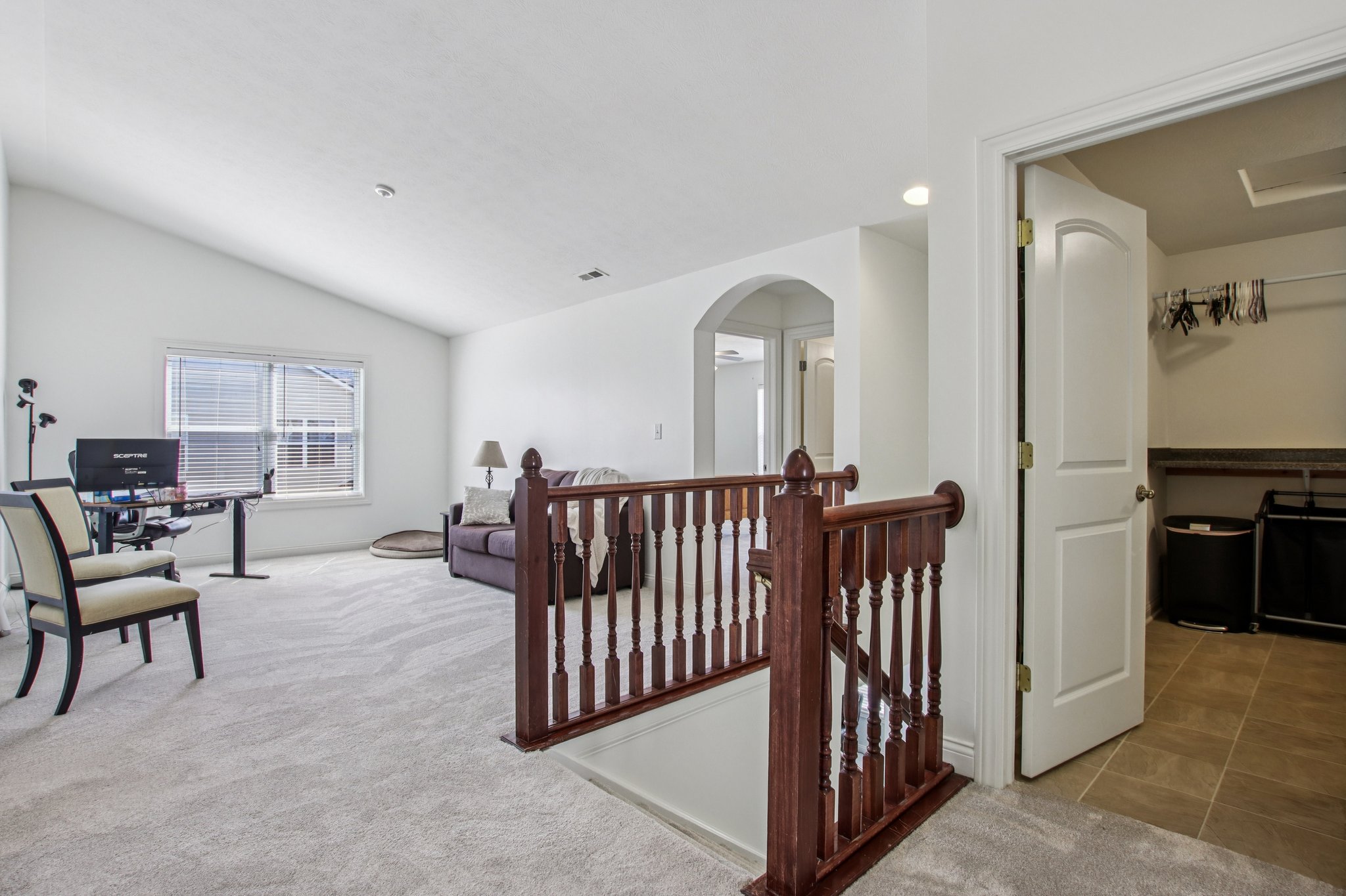 Woodslake Dr-S0704-010.jpg