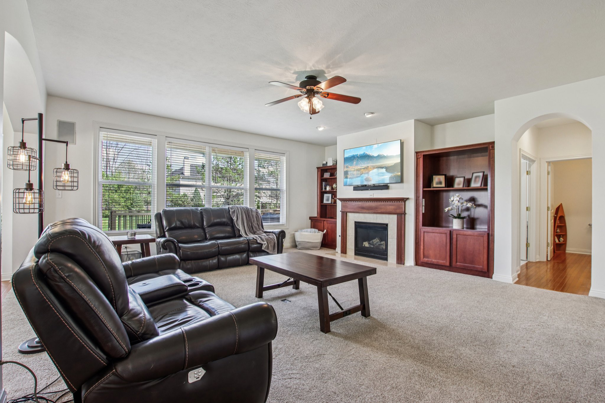 Woodslake Dr-S0704-012.jpg