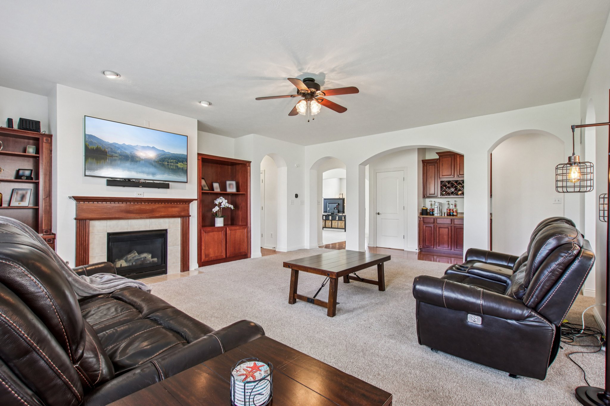 Woodslake Dr-S0704-013.jpg