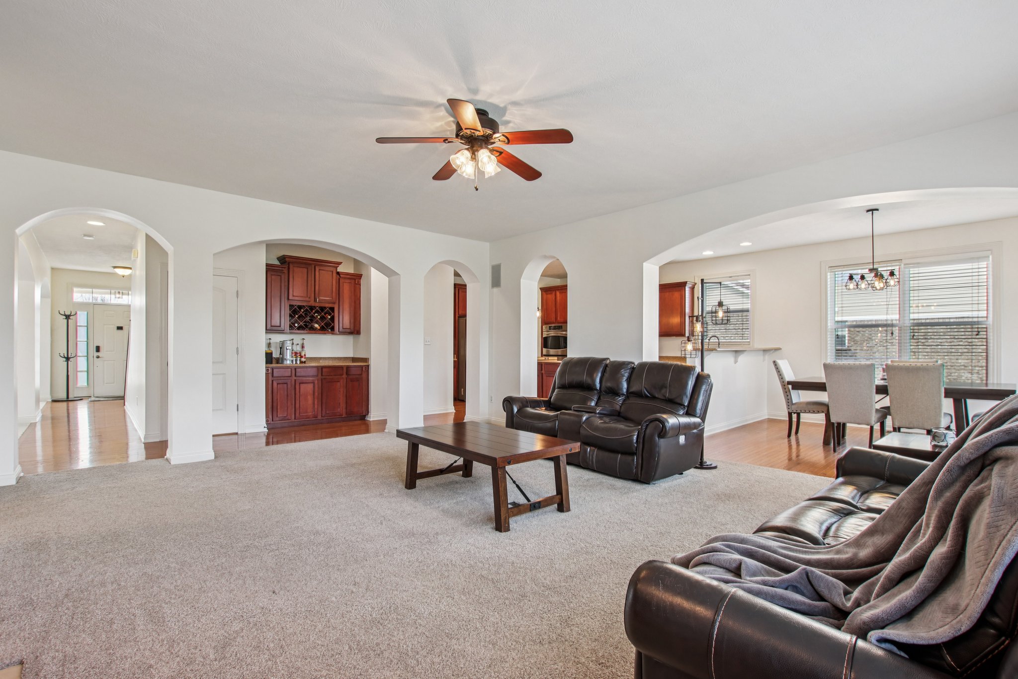 Woodslake Dr-S0704-015.jpg