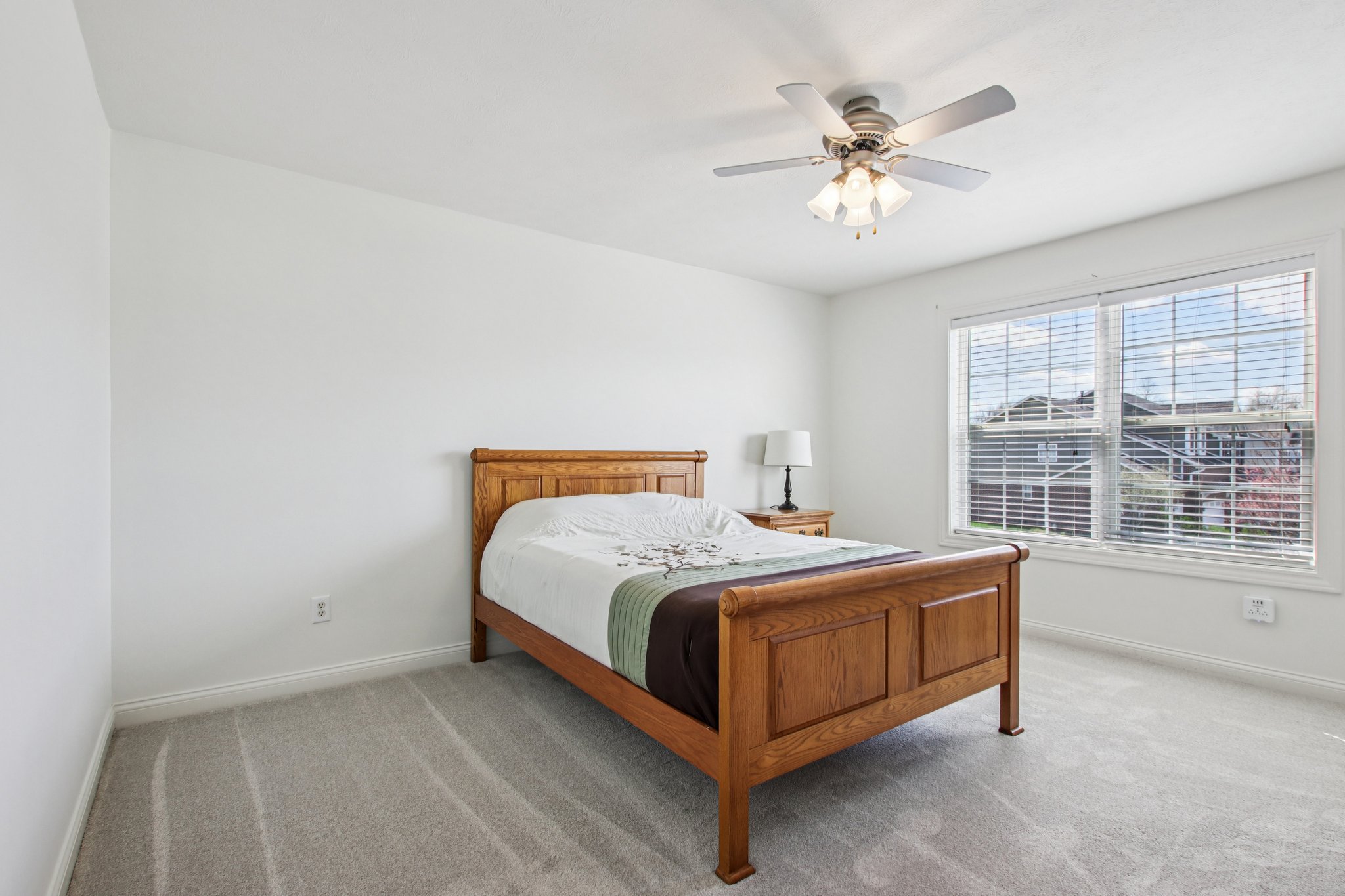 Woodslake Dr-S0704-025.jpg