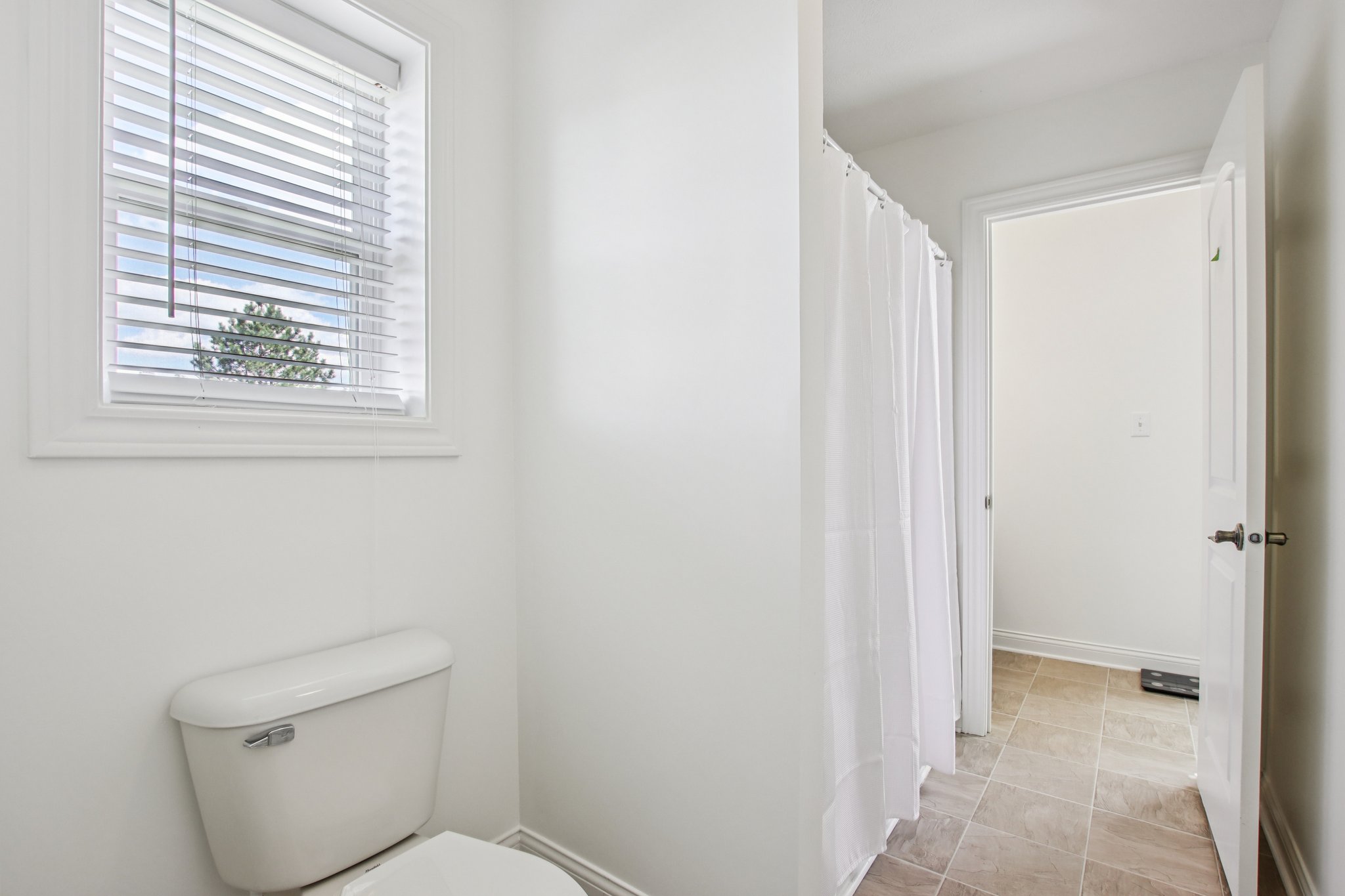 Woodslake Dr-S0704-030.jpg