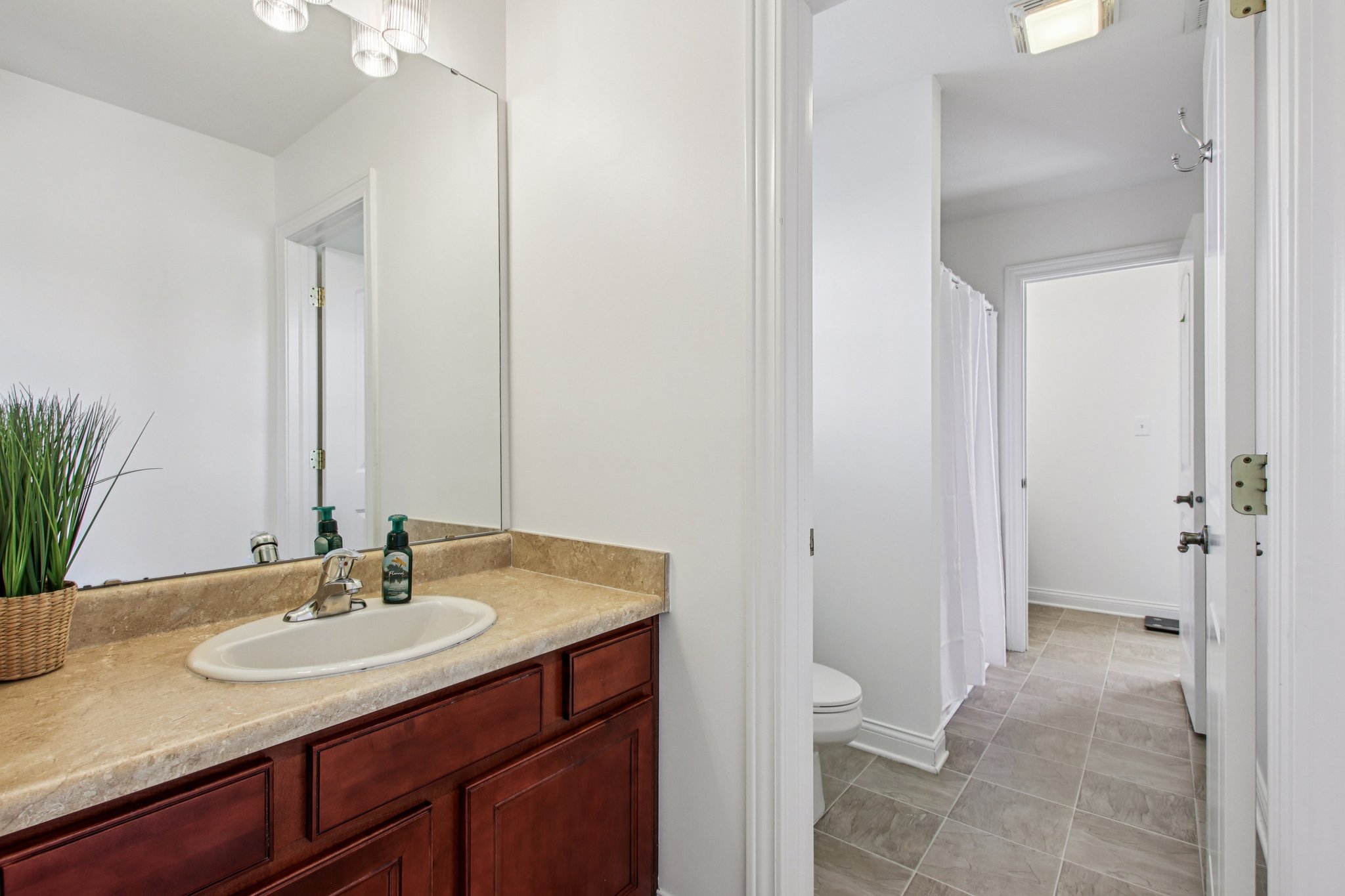 Woodslake Dr-S0704-031.jpg