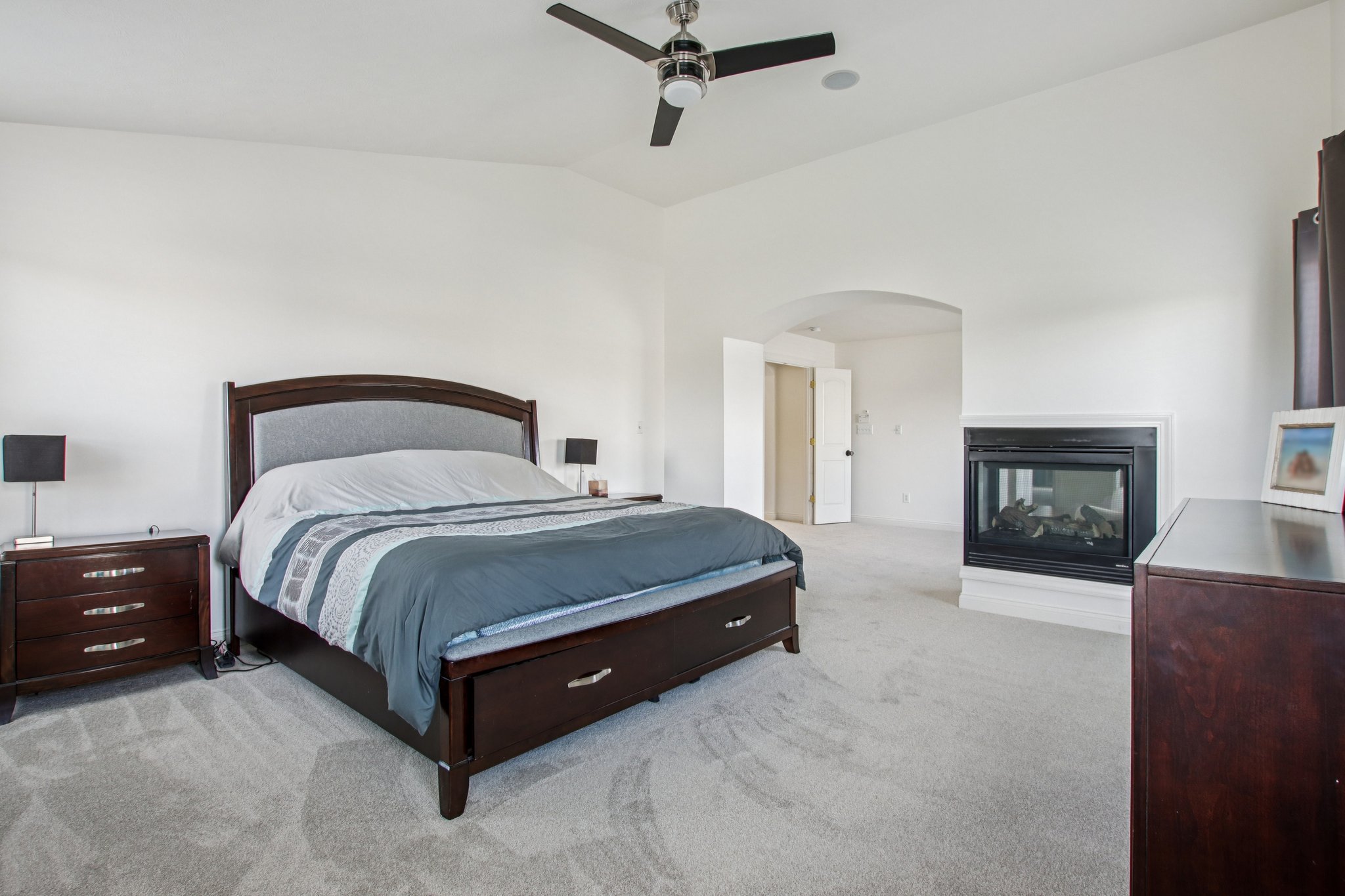 Woodslake Dr-S0704-036.jpg