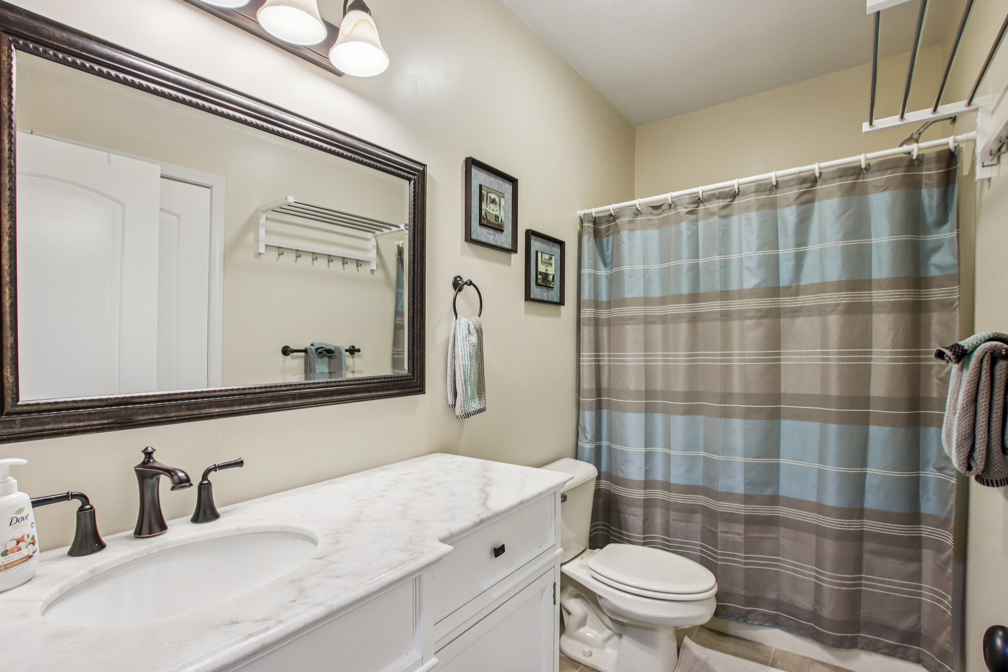 Woodslake Dr-S0704-043.jpg