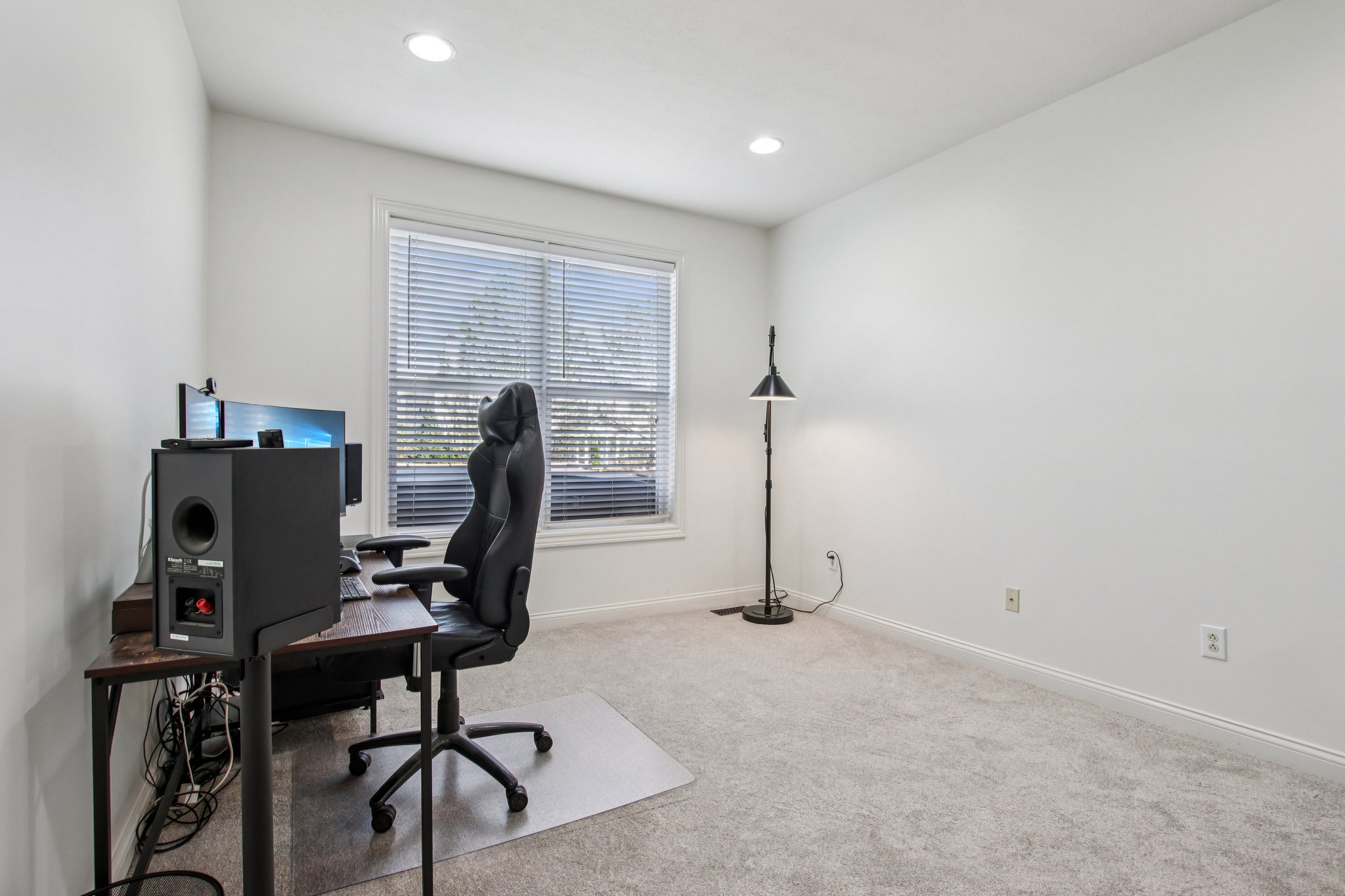 Woodslake Dr-S0704-056.jpg