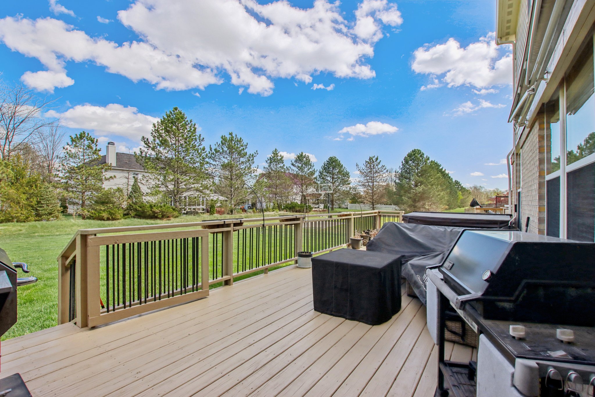 Woodslake Dr-S0704-058.jpg