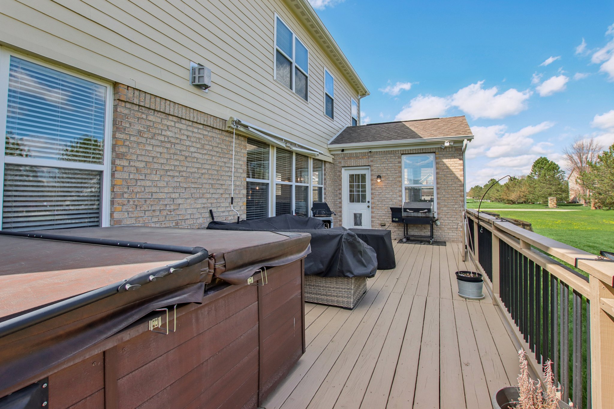 Woodslake Dr-S0704-059.jpg