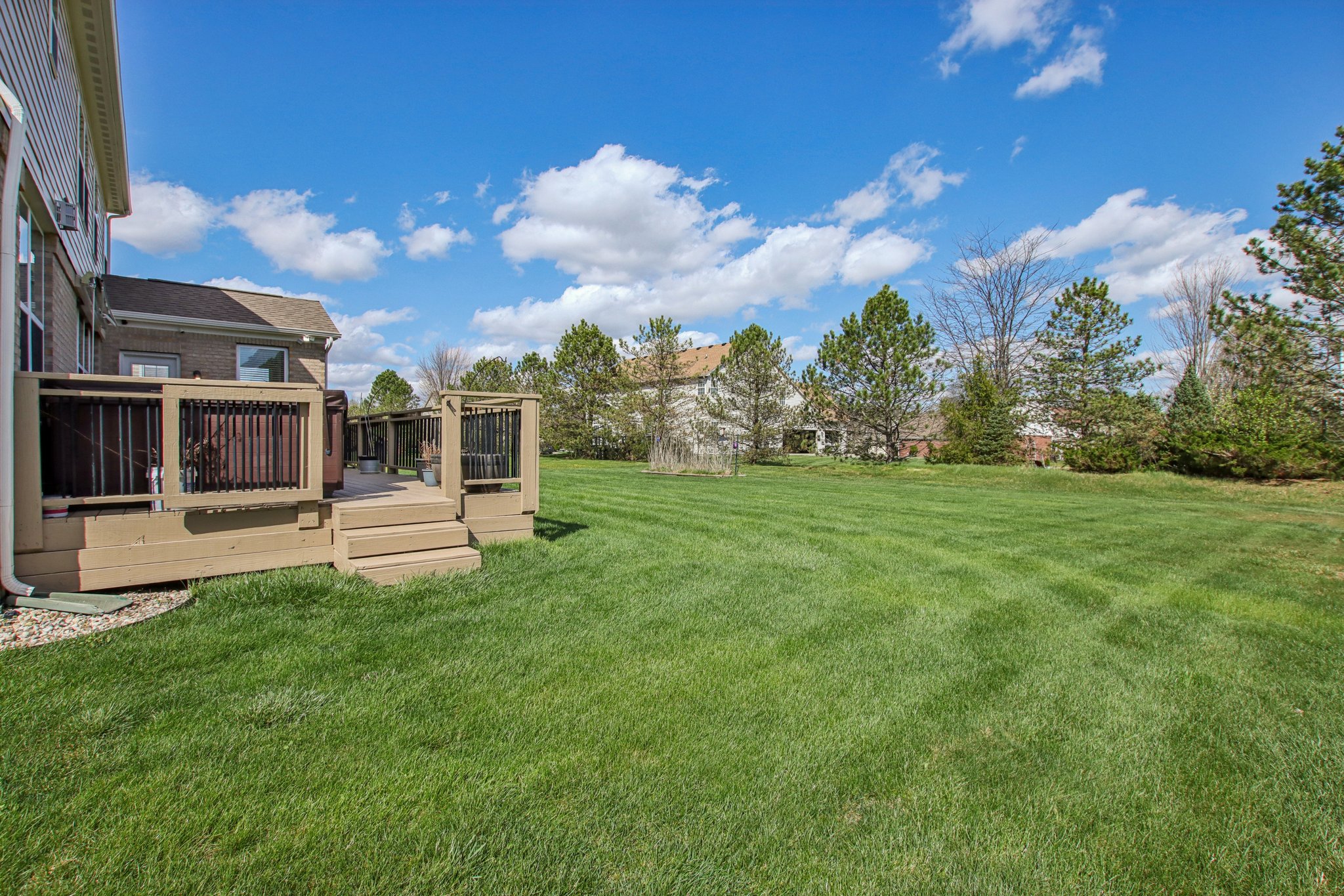 Woodslake Dr-S0704-060.jpg