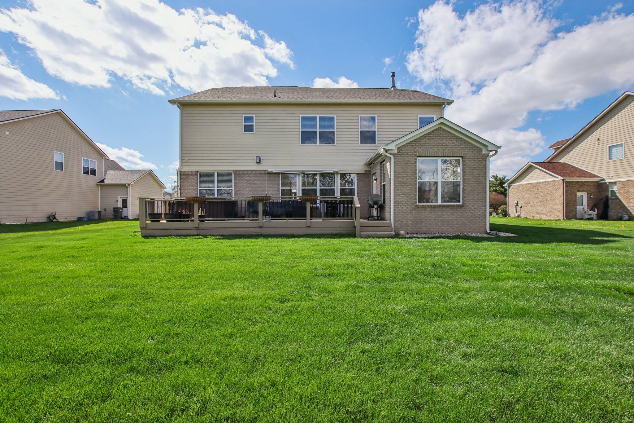 Woodslake Dr-S0704-062.jpg