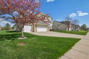 Woodslake Dr-S0704-002.jpg