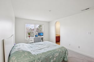 Woodslake Dr-S0704-033.jpg