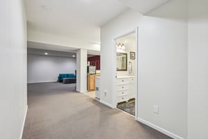 Woodslake Dr-S0704-042.jpg