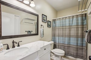 Woodslake Dr-S0704-043.jpg