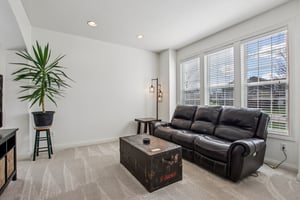 Woodslake Dr-S0704-051.jpg