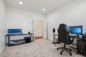 Woodslake Dr-S0704-057.jpg