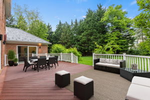 Composite Deck, Perfect For Entertaining!