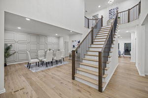 Impressive 2-Story Foyer