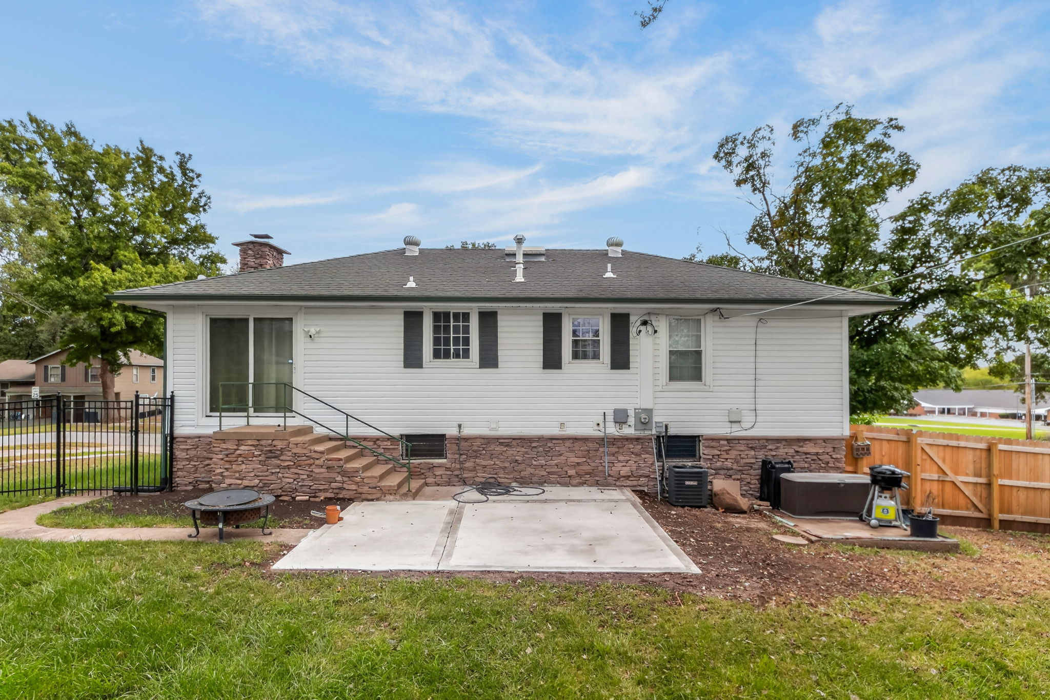 9418 Fairwood Dr-004