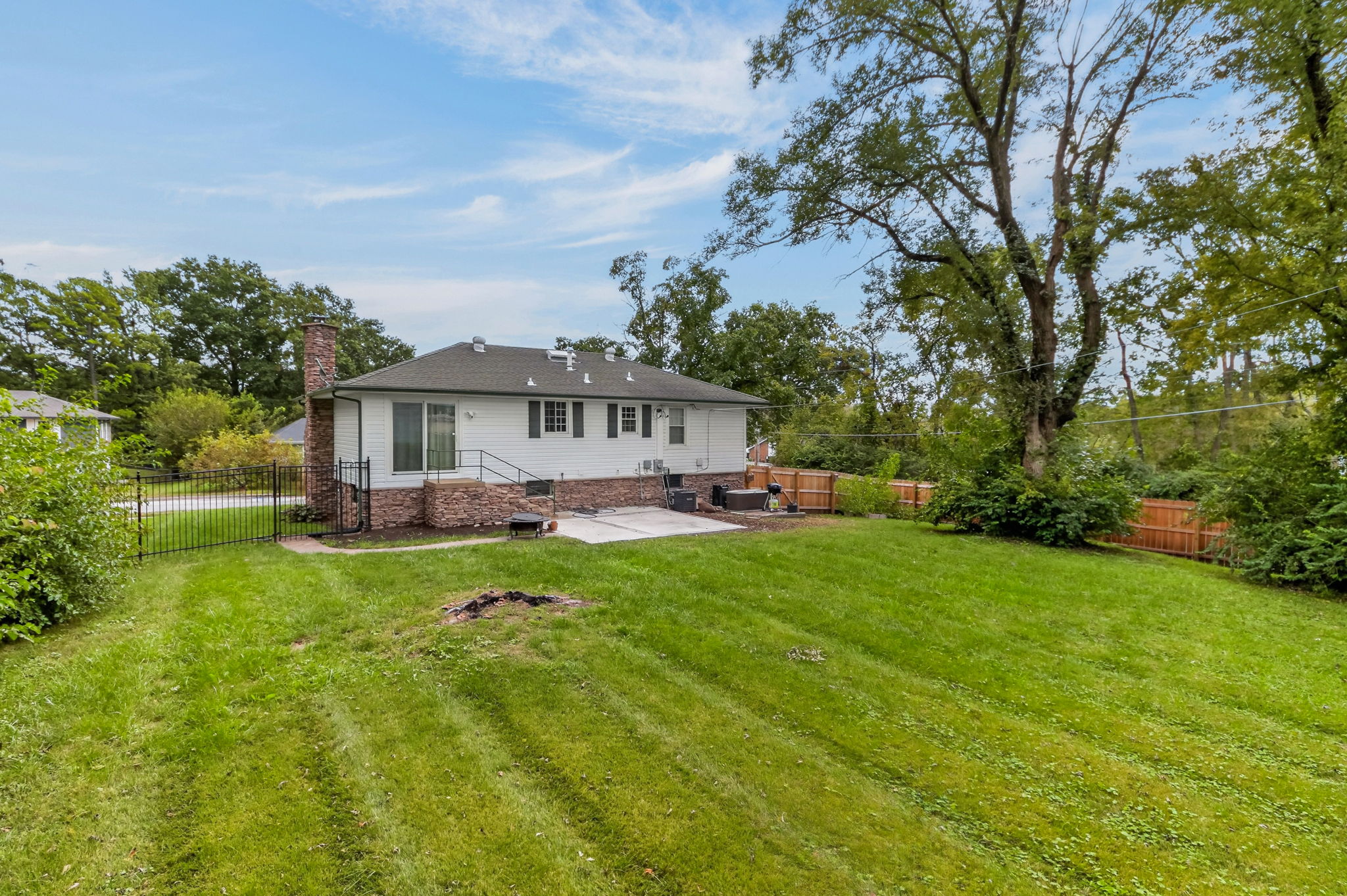 9418 Fairwood Dr-005