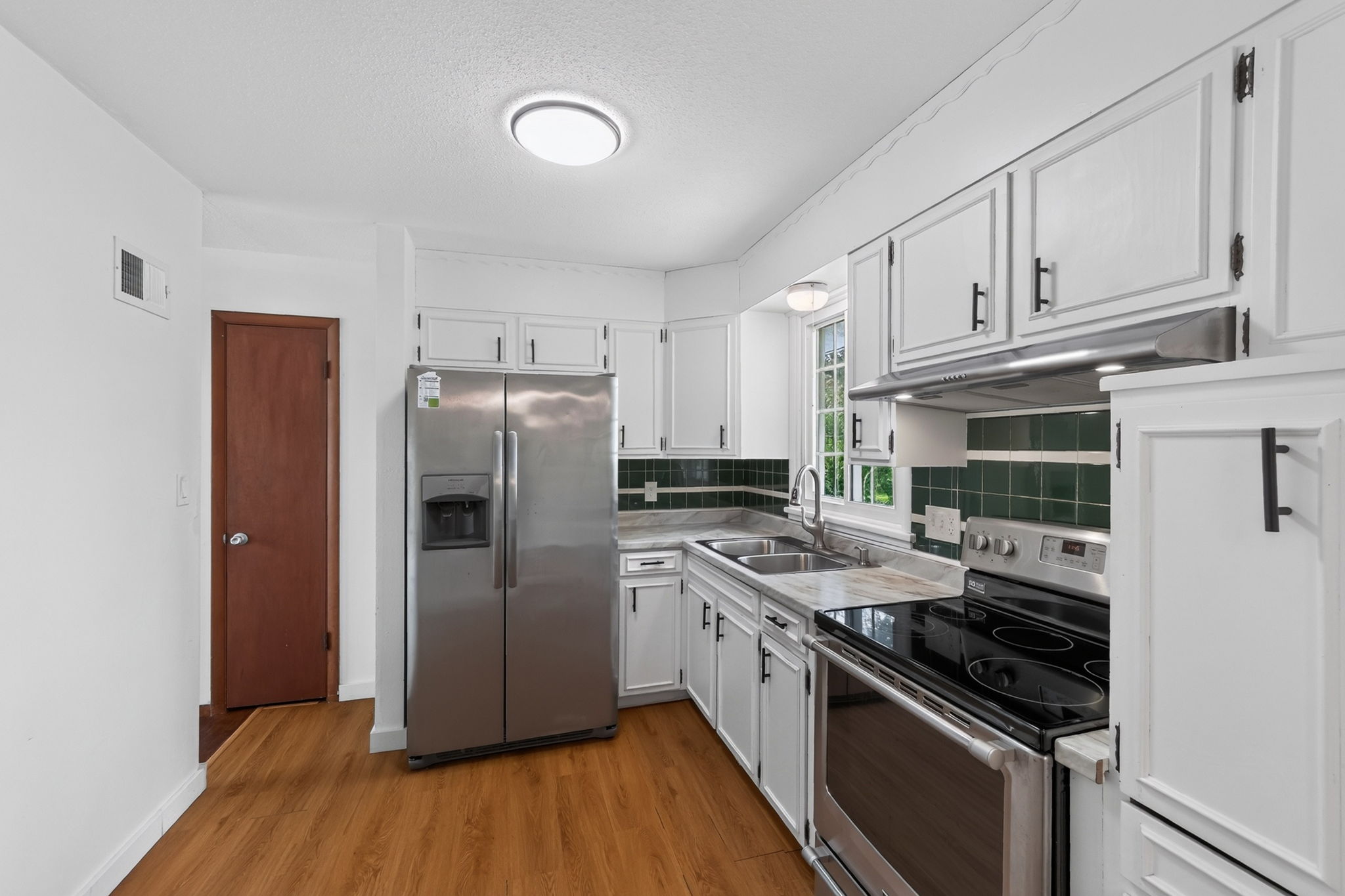 9418 Fairwood Dr-012