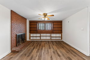 9418 Fairwood Dr-025