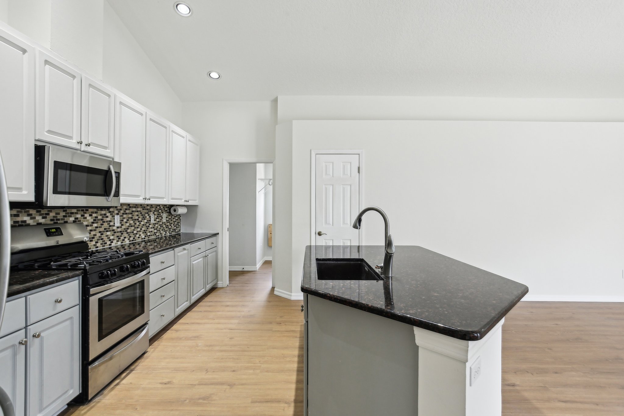 Clover Glen Dr-0905-016.jpg